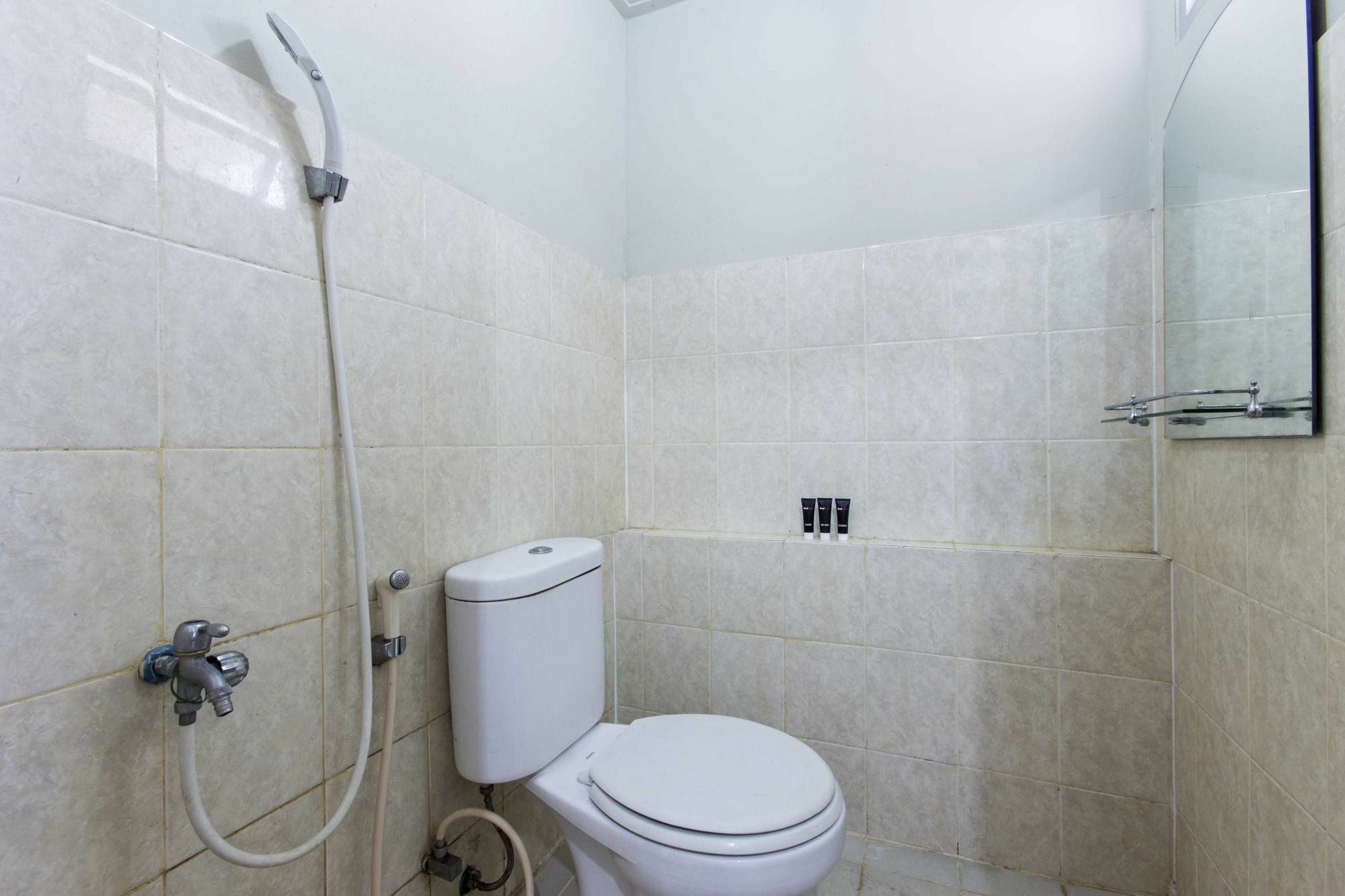 Reddoorz Apartment @ Pegangsaan Kelapa Gading Yakarta Exterior foto